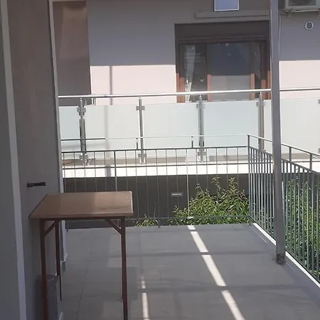 Small For 2 With View Лурдата