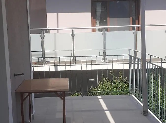 Small For 2 With View ロウダータ