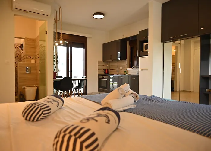 Small For 2 With View ロウダータ