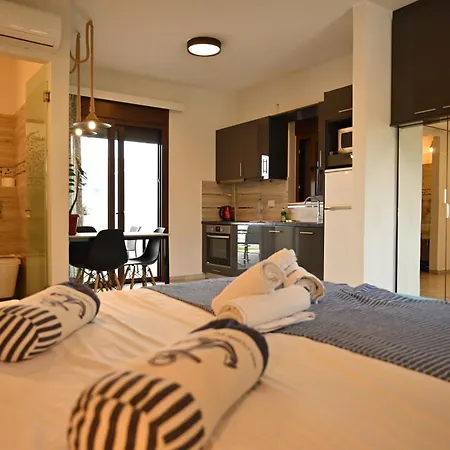 Small For 2 With View لورداهاتا